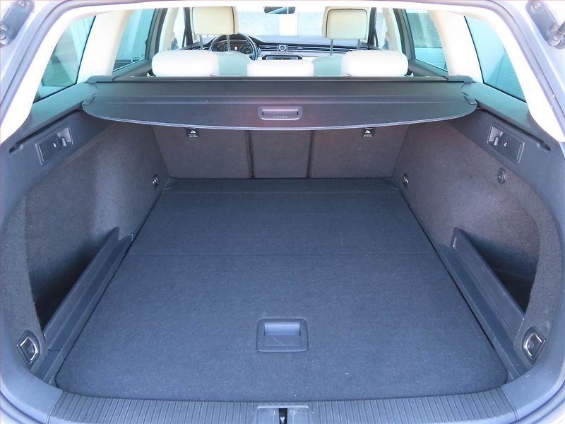 Volkswagen Passat (2016) 2.0 TDI, Automat, Serv.kniha - fotka 14 z 24