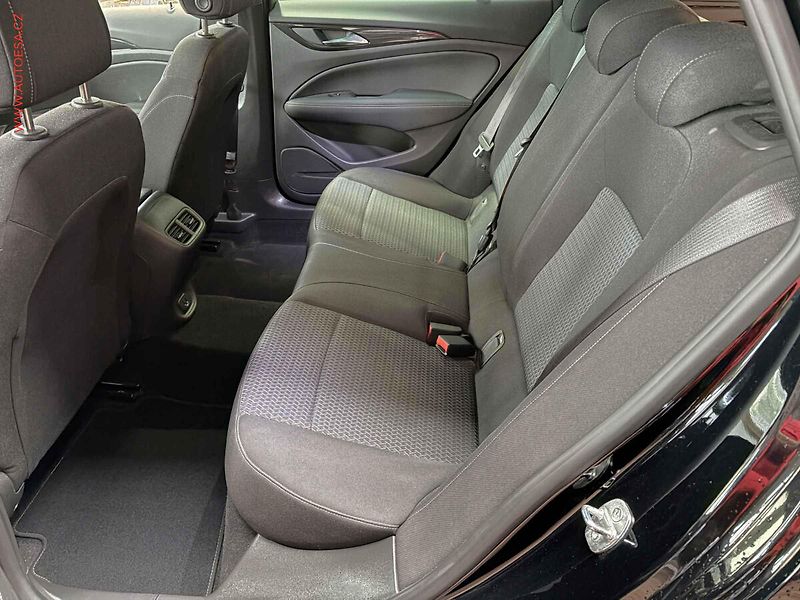 Opel Insignia (2022) 2.0 CDTI, 1.maj, AT, navi - fotka 10 z 17