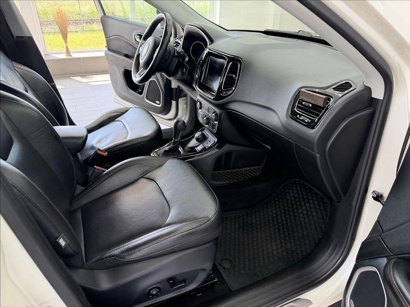 Jeep Compass 2,0 M-Jet 125kW 4x4 DPH Automa - fotka 11 z 34