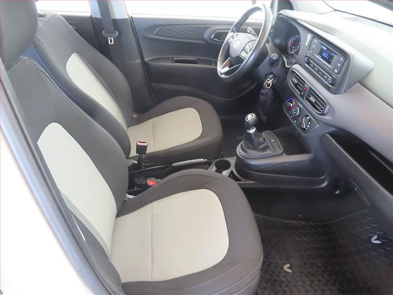 Hyundai i10 (2021) 1.0, Tempomat, Park. senzory - fotka 9 z 13
