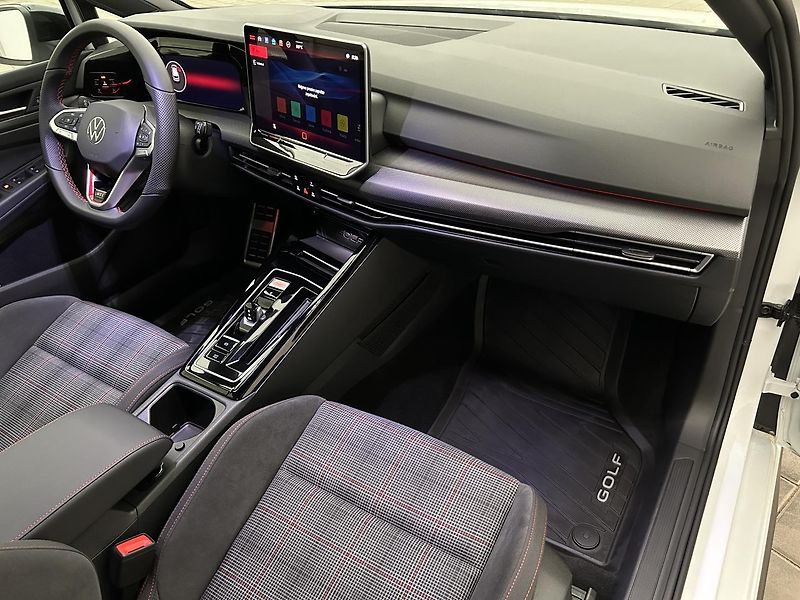 Volkswagen Golf 2.0 TSI GTI - fotka 29 z 31