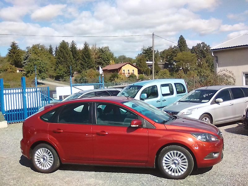 Ford Focus (2009) 1.8i 16V Titanium, 1.majitel - fotka 2 z 28