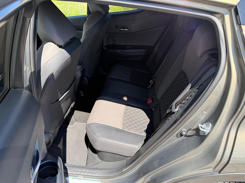 Toyota C-HR 1.8 HSD e-CVT Executive - fotka 25 z 29