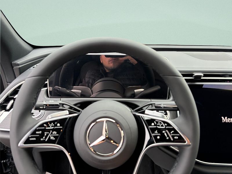 Mercedes-Benz Třídy E E 220 d 4MATIC - fotka 11 z 16