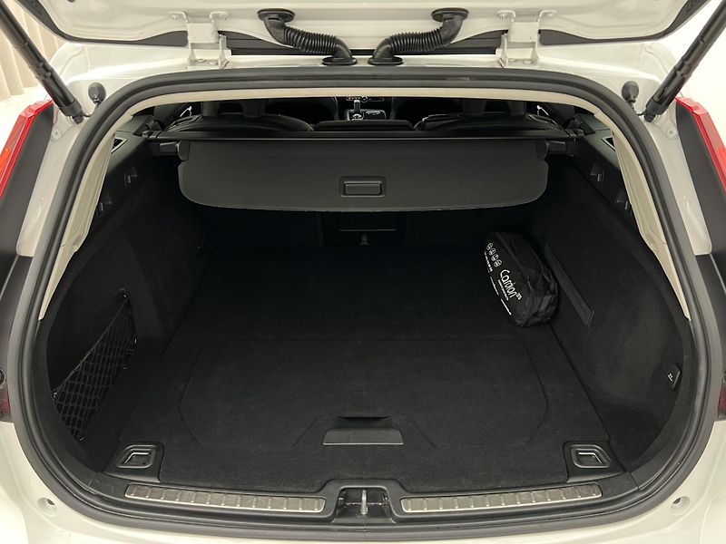 Volvo V60 T6 MOMENTUM RECHARGE AUT - fotka 5 z 44