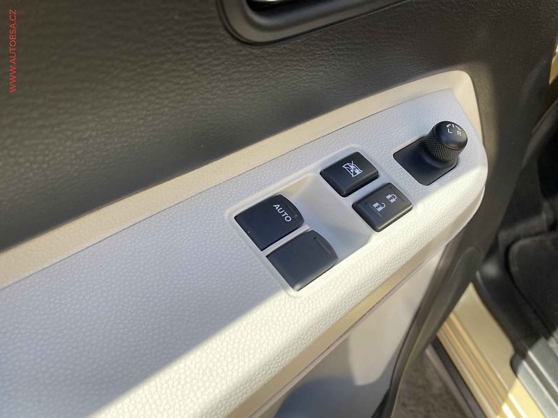 Suzuki Ignis (2017) 1.2i, Klima - fotka 12 z 14