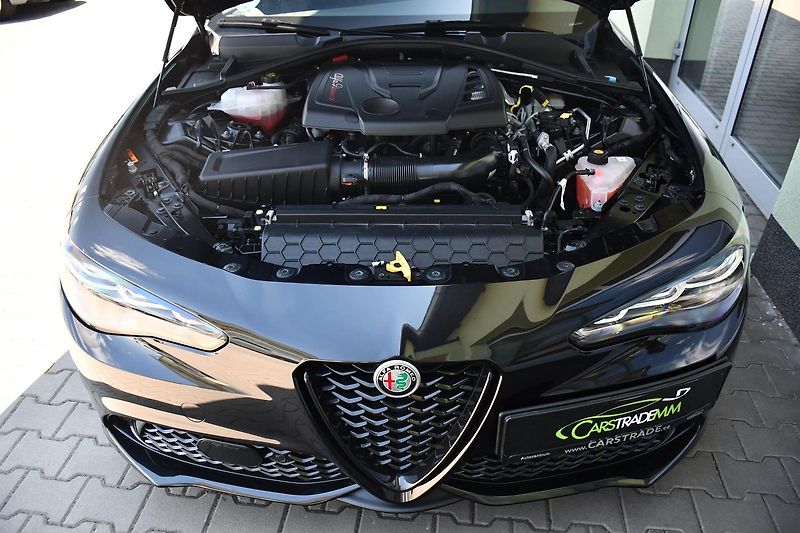 Alfa Romeo Giulia 2,0 VELOCE 16V 206kW AT8-Q4 - fotka 51 z 54