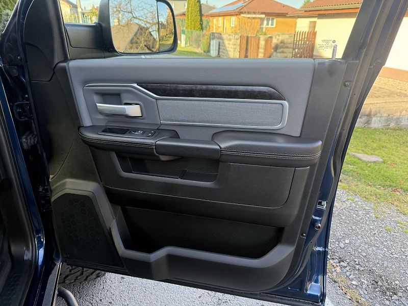 Dodge RAM (2020) +2500+CUMMINS DIESEL+DPH+HD+ - fotka 13 z 24