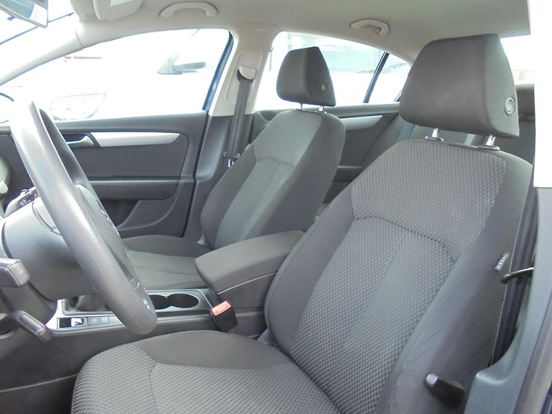 Volkswagen Passat (2012) 1.4 TSI-90 kw- NAVI-8x AIRBAG - fotka 10 z 11