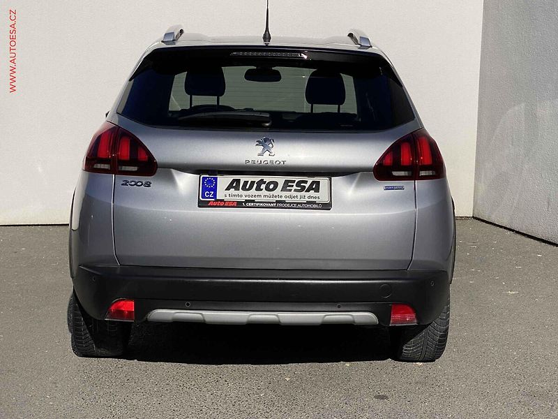 Peugeot 2008 (2017) 1.2 PT, Crossway, panor - fotka 5 z 17
