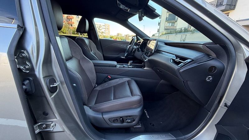 Lexus RX 450h plus 450H+ 2,5 PHEV LUXURY - fotka 10 z 31