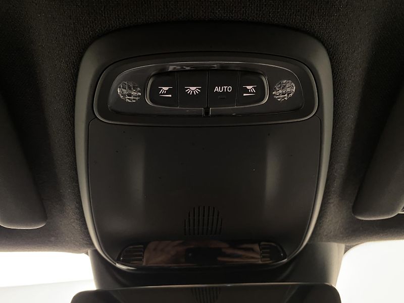 Volvo XC40 D4 AWD R-DESIGN AUT  - fotka 29 z 45