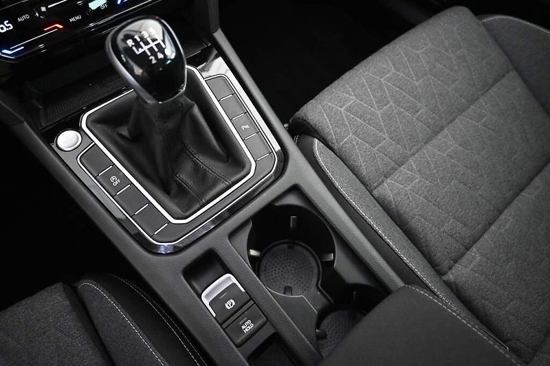 Volkswagen Passat (2023) 2.0 LED ACC Tažné Masáž SCR Bu - fotka 23 z 34