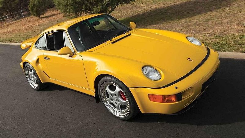 Celkem 12 úžasných Porsche půjde do aukce.