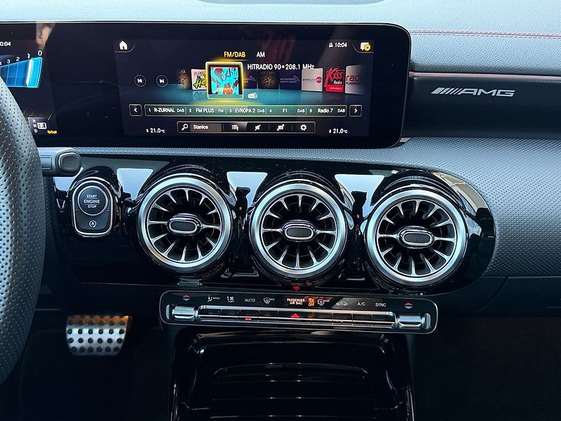 Mercedes-Benz CLA 35 AMG 4MATIC Premium - fotka 19 z 40