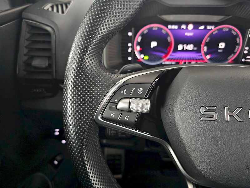 Škoda Karoq (2025) 2.0TSi 140kW 4x4 SPORTLINE TAŽ - fotka 9 z 32