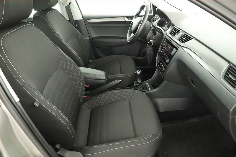 Škoda Rapid (2017) 1.0 TSI, Park. senzory - fotka 7 z 14