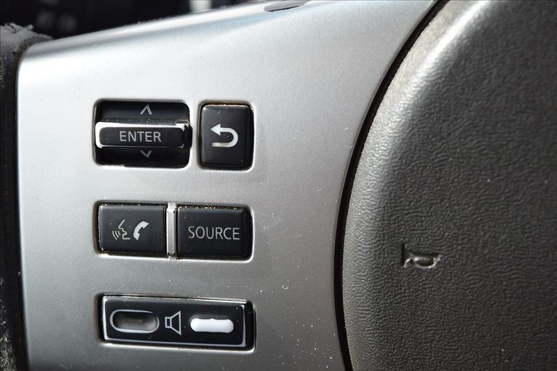 Nissan Navara 3,0 dCi V6 170KW TAŽNÉ 4X4 ALU - fotka 33 z 45
