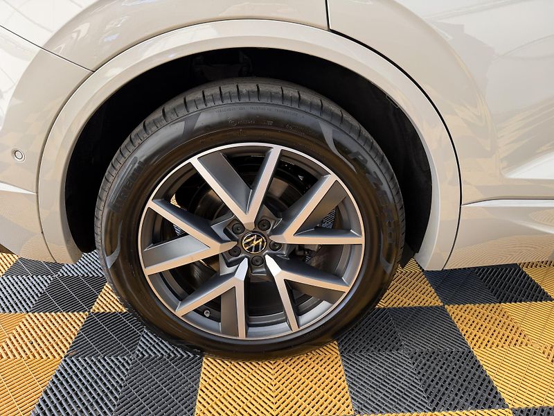 Volkswagen Touareg 3.0Tdi*210kw*1-MAJ*DPH*R-Line* - fotka 23 z 50