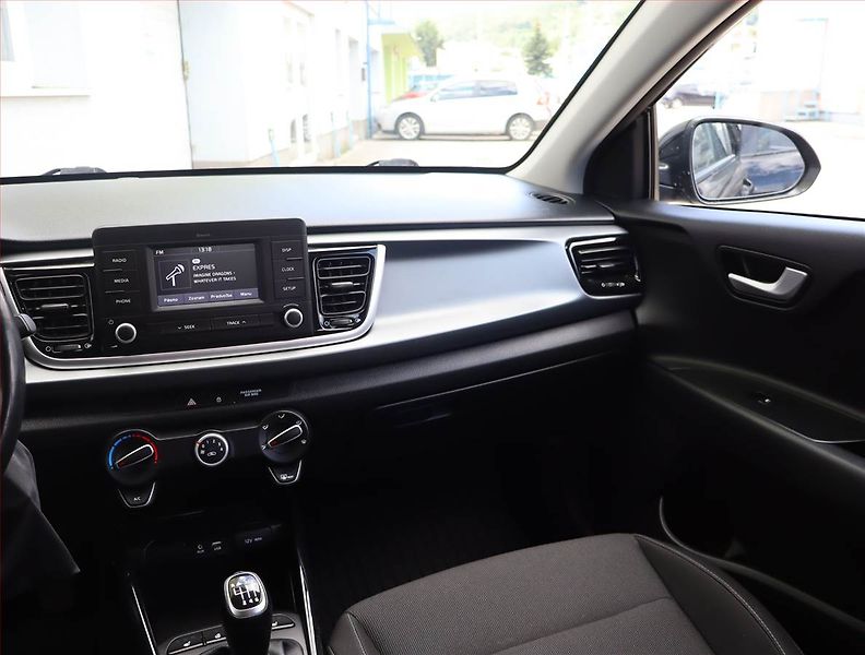Kia Rio (2017) 1.4 CVVT, Serv.kniha, Tempomat - fotka 8 z 17