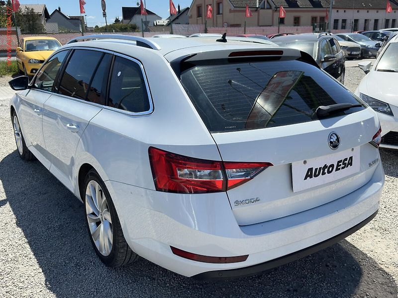 Škoda Superb (2016) 2.0 TDi, ČR, DSG, bixen - fotka 6 z 19