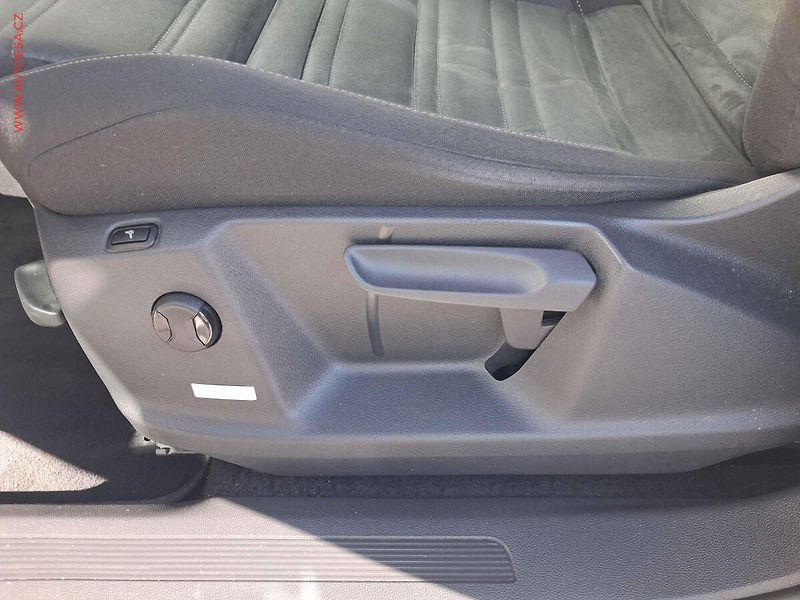 Volkswagen Touran (2016) 1.6 TDi, Comfortline, LED - fotka 14 z 18