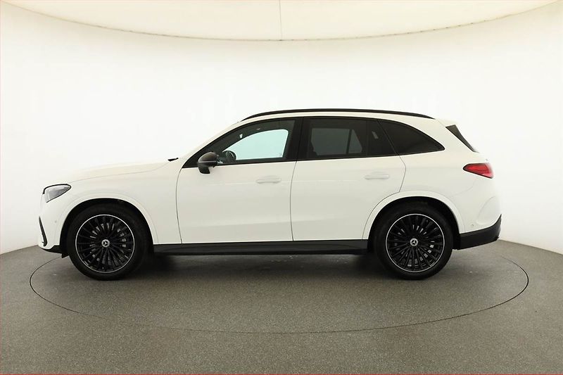 Mercedes-Benz GLC (2025) 200 4MATIC, AMG Line - fotka 3 z 30