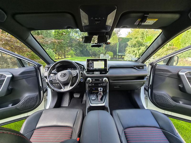 Toyota RAV4 (2022) ZÁRUKA 2027, PHEV, DPH,  - fotka 8 z 16