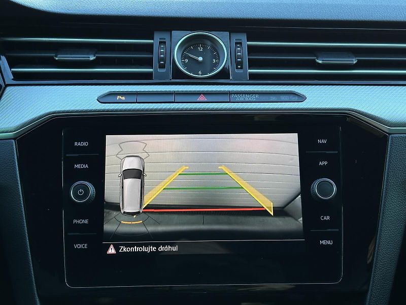 Volkswagen Passat 2.0TDi 4Motion DSG R-Line KAME - fotka 33 z 45