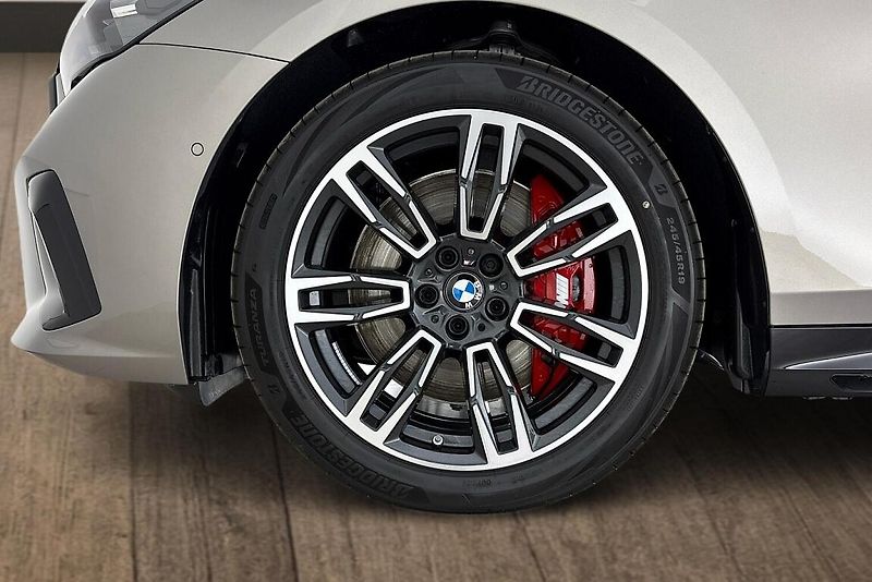 BMW Řada 5 540d xDrive Touring - fotka 24 z 24