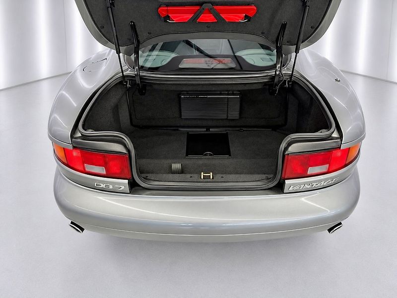 Aston Martin DB7 6.0 V12 306 KW AT VANTAGE, BEC - fotka 16 z 16