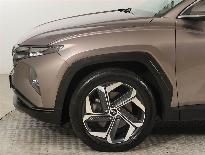 Hyundai Tucson (2021) 1.6 T-GDI HEV - fotka 15 z 23