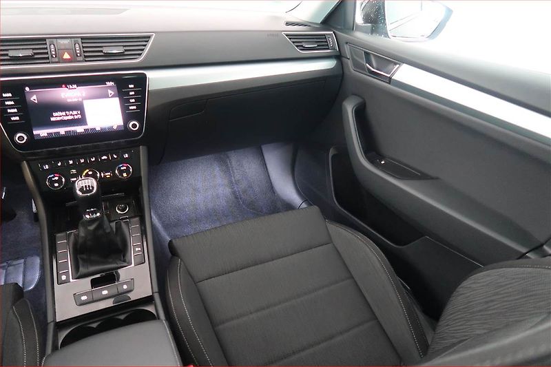 Škoda Superb (2018) Style 1.6 TDI, Navi, Bi-Xenony - fotka 8 z 19