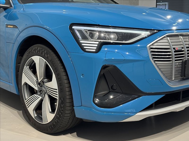 Audi e-tron 55  300kW Sportback S-Line LED - fotka 5 z 46