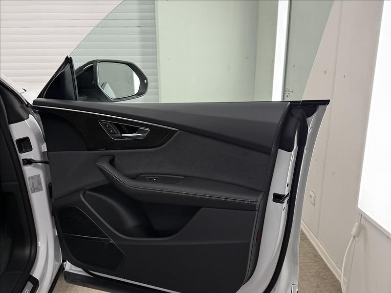 Audi Q8 3,0 50 TDI tiptronic quattro S - fotka 32 z 42