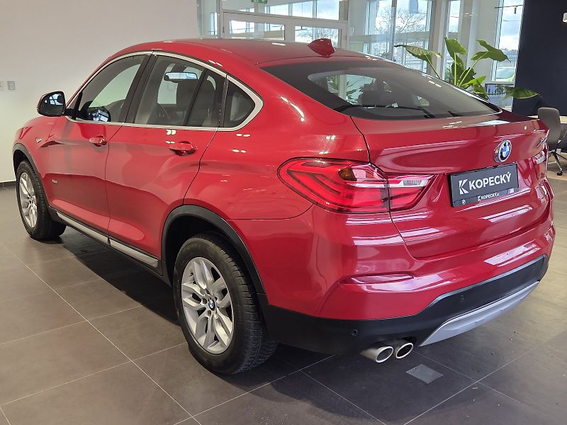 BMW X4 (2016) xDrive 30d xLine - fotka 4 z 16
