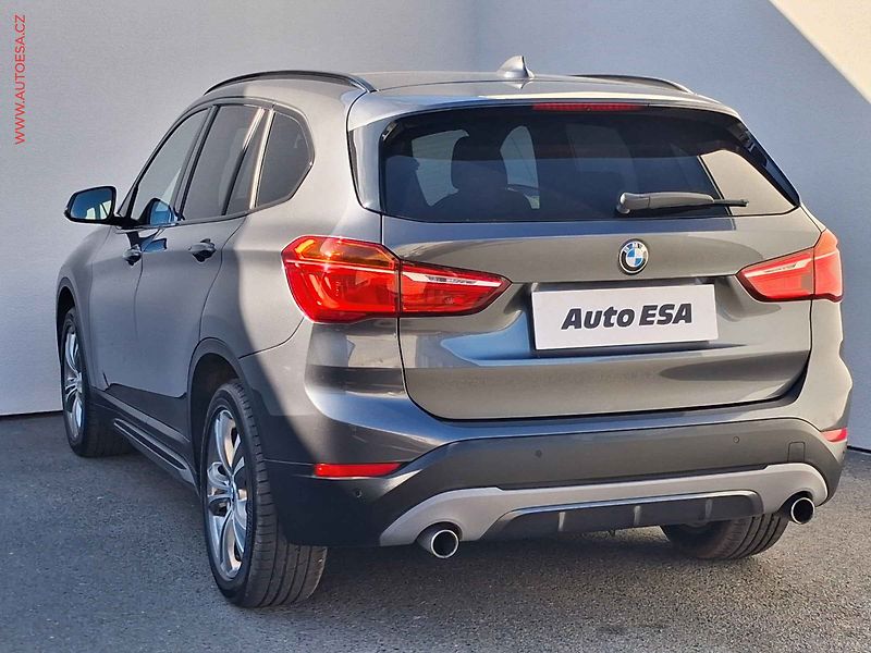 BMW X1 (2015) 2.0d XDrive, AT, LED, panor - fotka 6 z 20