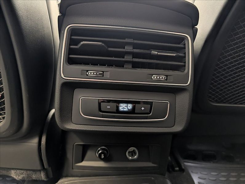 Audi Q8 E55 TFSI Quattro S-line - fotka 31 z 38