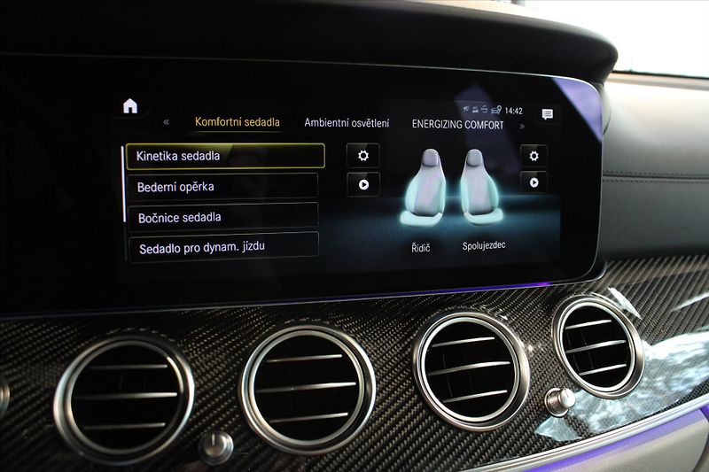 Mercedes-Benz Třídy E 53 AMG 4MATIC+ ACC/Pano/Masáže - fotka 27 z 39