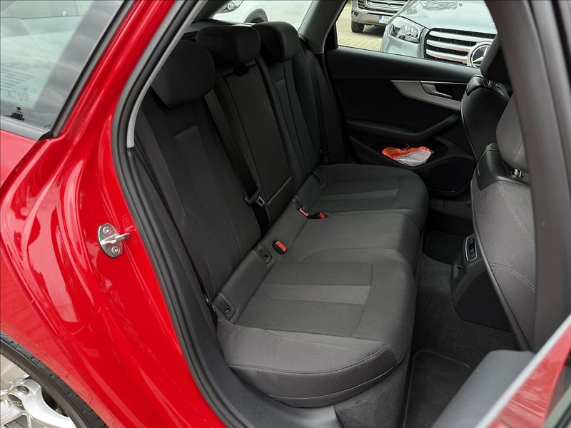 Audi A4 Avant 40 tdi quattro S-trinic - fotka 24 z 27