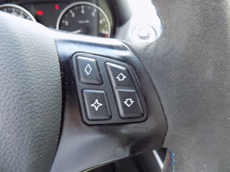 BMW Řada 1 (2006) 130i/M-Paket/NAVI/Bi-xenon/ - fotka 28 z 34