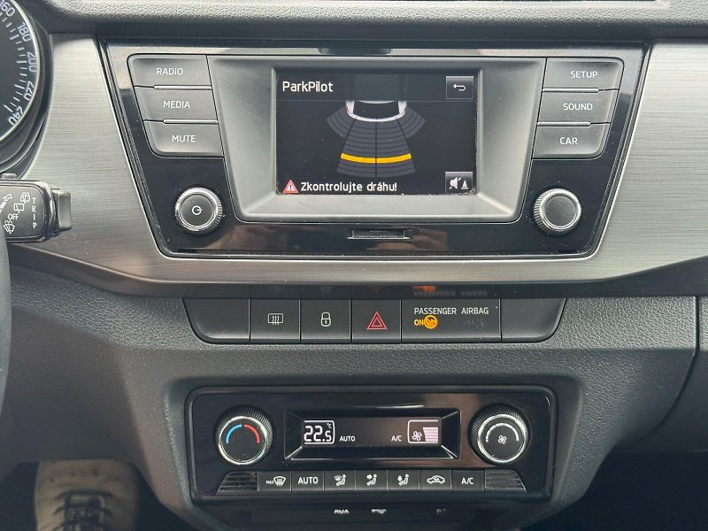 Škoda Fabia (2015) 1.2 TSI 66 kW Style Combi - fotka 12 z 25