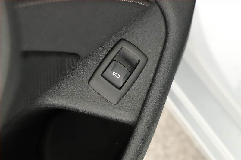 BMW Řada 5 (2021) 520d xDrive - fotka 10 z 21