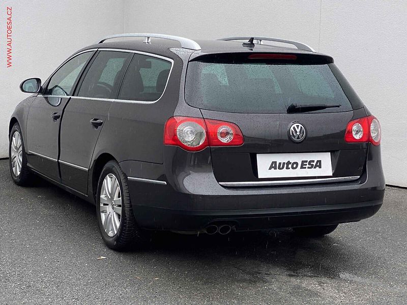 Volkswagen Passat (2009) 2.0 TDI, Highline, DSG - fotka 6 z 17