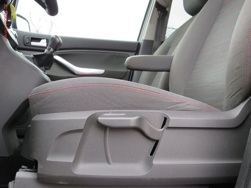 Ford C-MAX (2009) 1.8i, 1.maj, autoAC - fotka 18 z 22