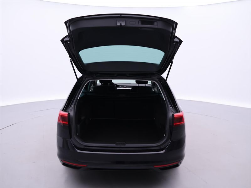 Volkswagen Passat 2,0 TDI 110kW DSG Matrix DPH - fotka 9 z 39