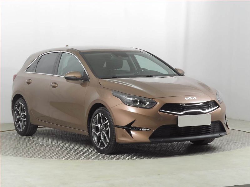 Kia Ceed (2021) Gold 1.5 T-GDI, Serv.kniha - fotka 1 z 19