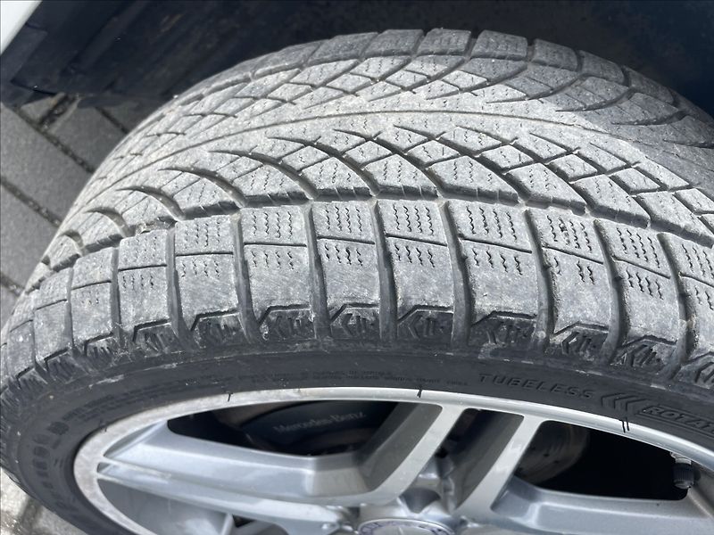 Mercedes-Benz Třídy B 2,2 CDi B200 Premium Automat L - fotka 26 z 35
