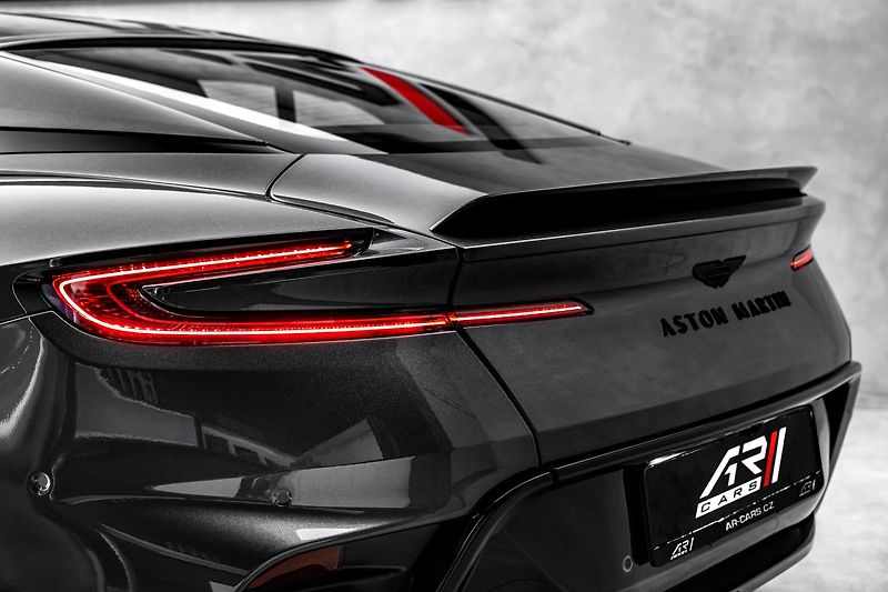 Aston Martin DB12 CZ, xenon grey, black pack - fotka 10 z 25