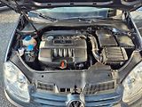 Volkswagen Golf (2005) 1.6 MPI Trend - náhled 27